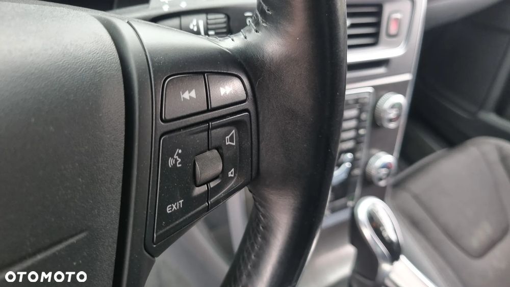 Volvo V60 D4 Geartronic Momentum - 21