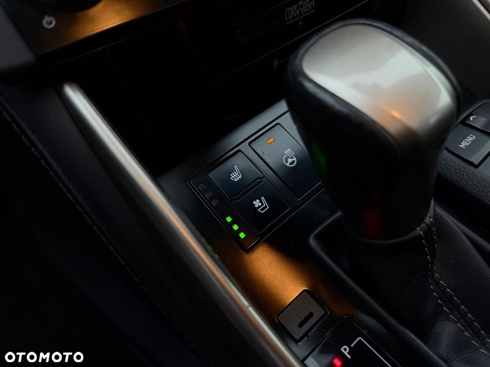 Lexus IS 300h Prestige - 10
