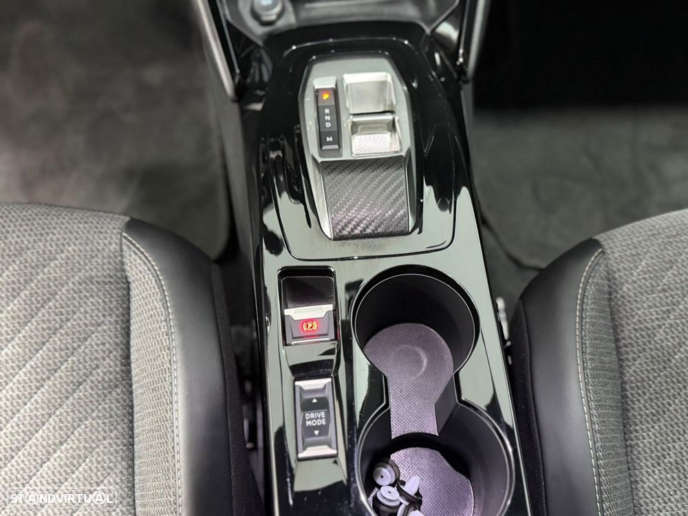 Peugeot 2008 1.2 PureTech Allure EAT8 - 11