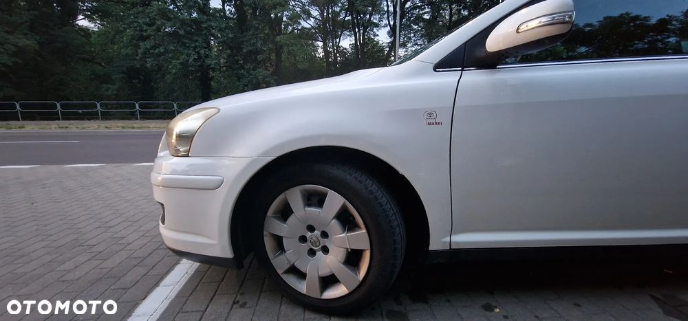 Toyota Avensis - 24