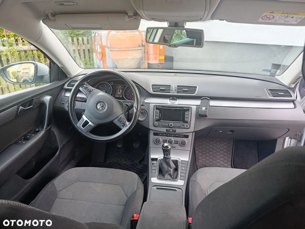 Volkswagen Passat - 13