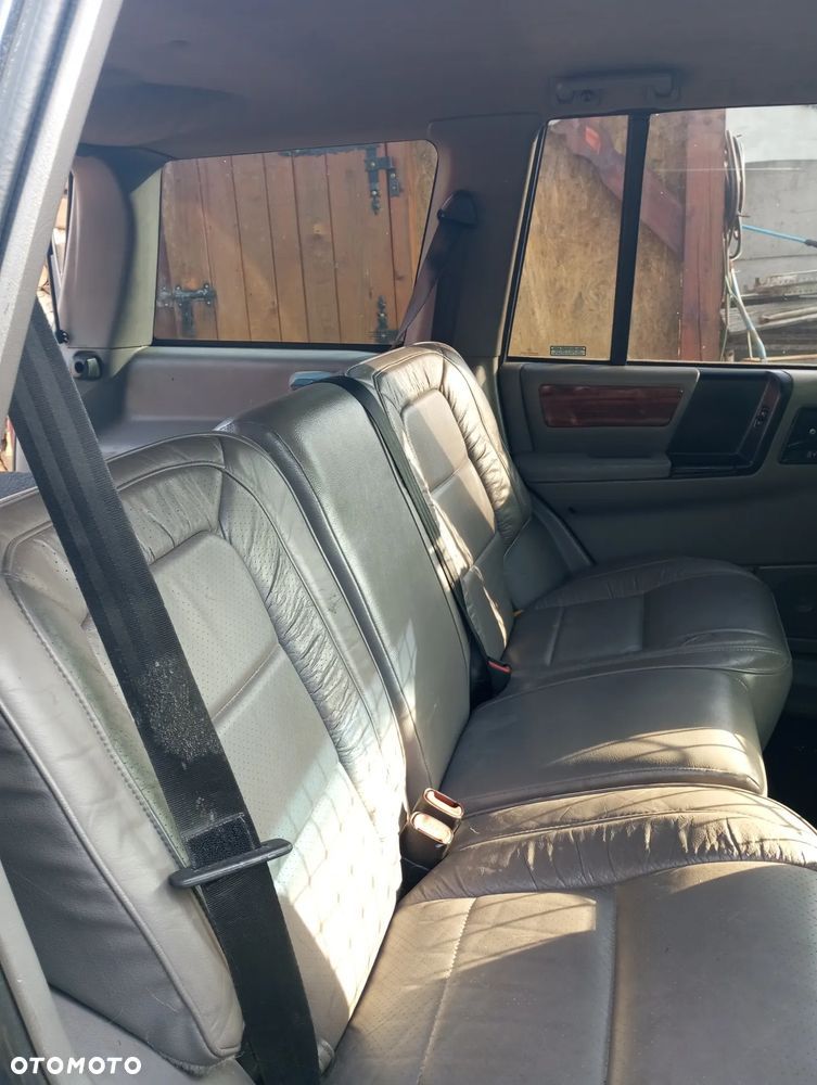 Jeep Grand Cherokee - 25