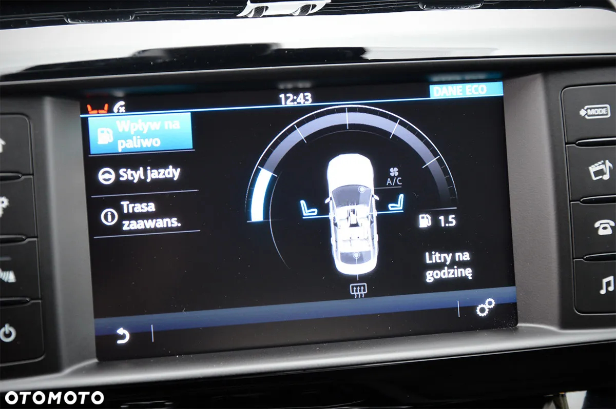 Jaguar XE 2.0 D AWD R-Sport - 36