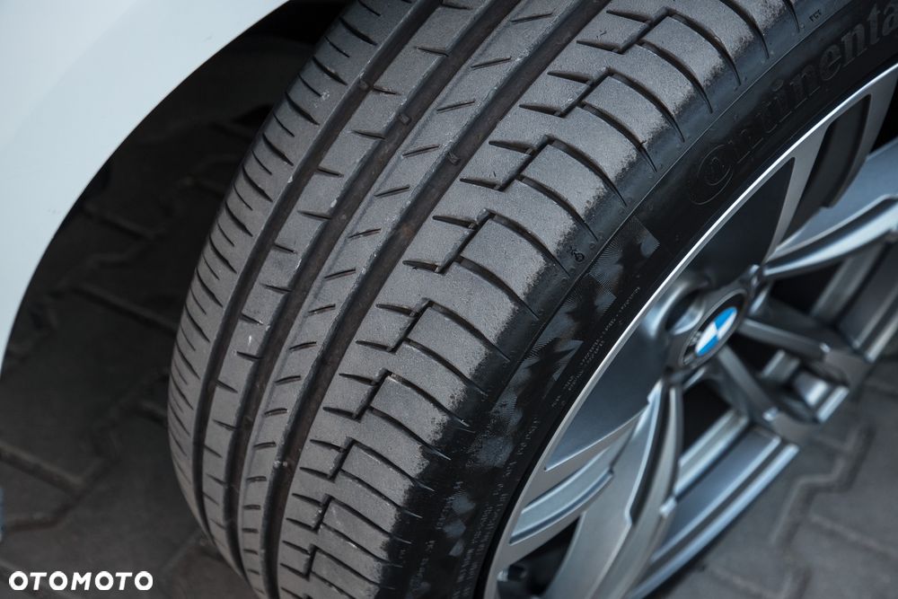 BMW 3GT 330i xDrive M Sport - 36