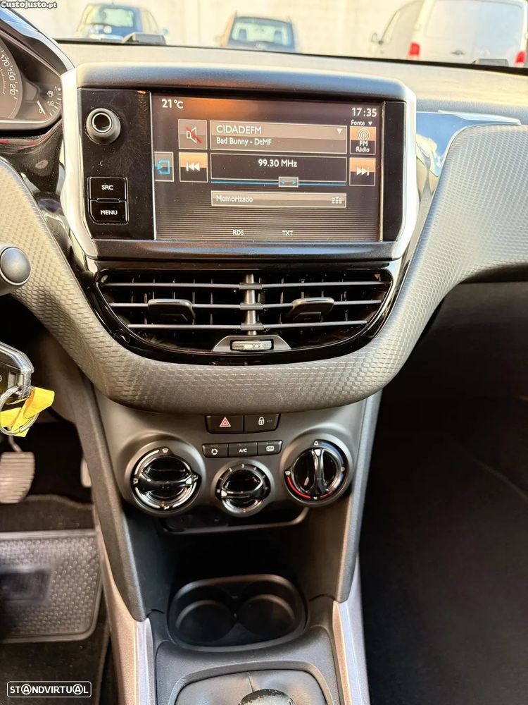 Peugeot 2008 1.2 PureTech Style - 16