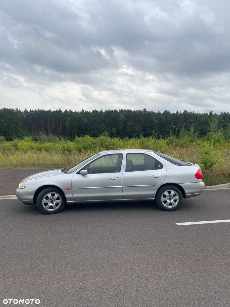 Ford Mondeo 2.5 V6 Ghia - 4