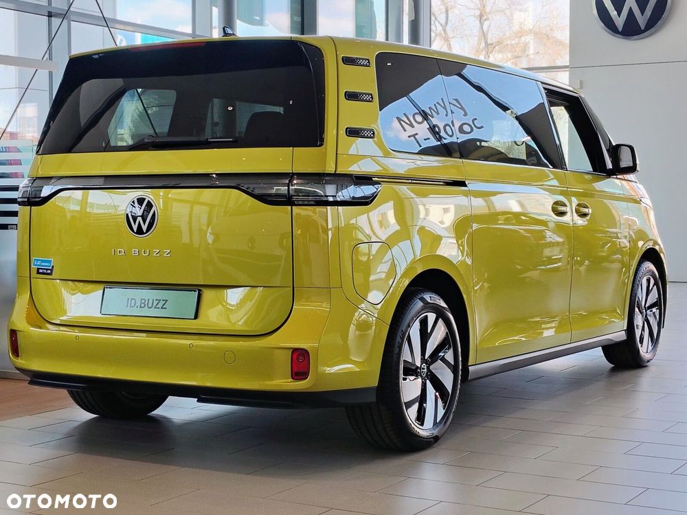 Volkswagen ID. Buzz Pro z długim rozstawem osi silnik: 210 kW (286 KM) 86 kWh / skrzynia biegów: Automatyczna 1 biegowa rozstaw osi: 3239 mm - 7