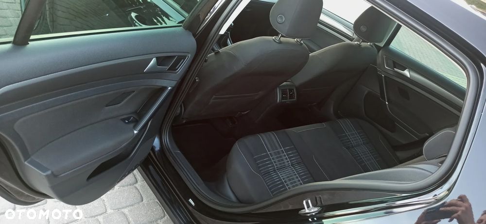 Volkswagen Golf - 12