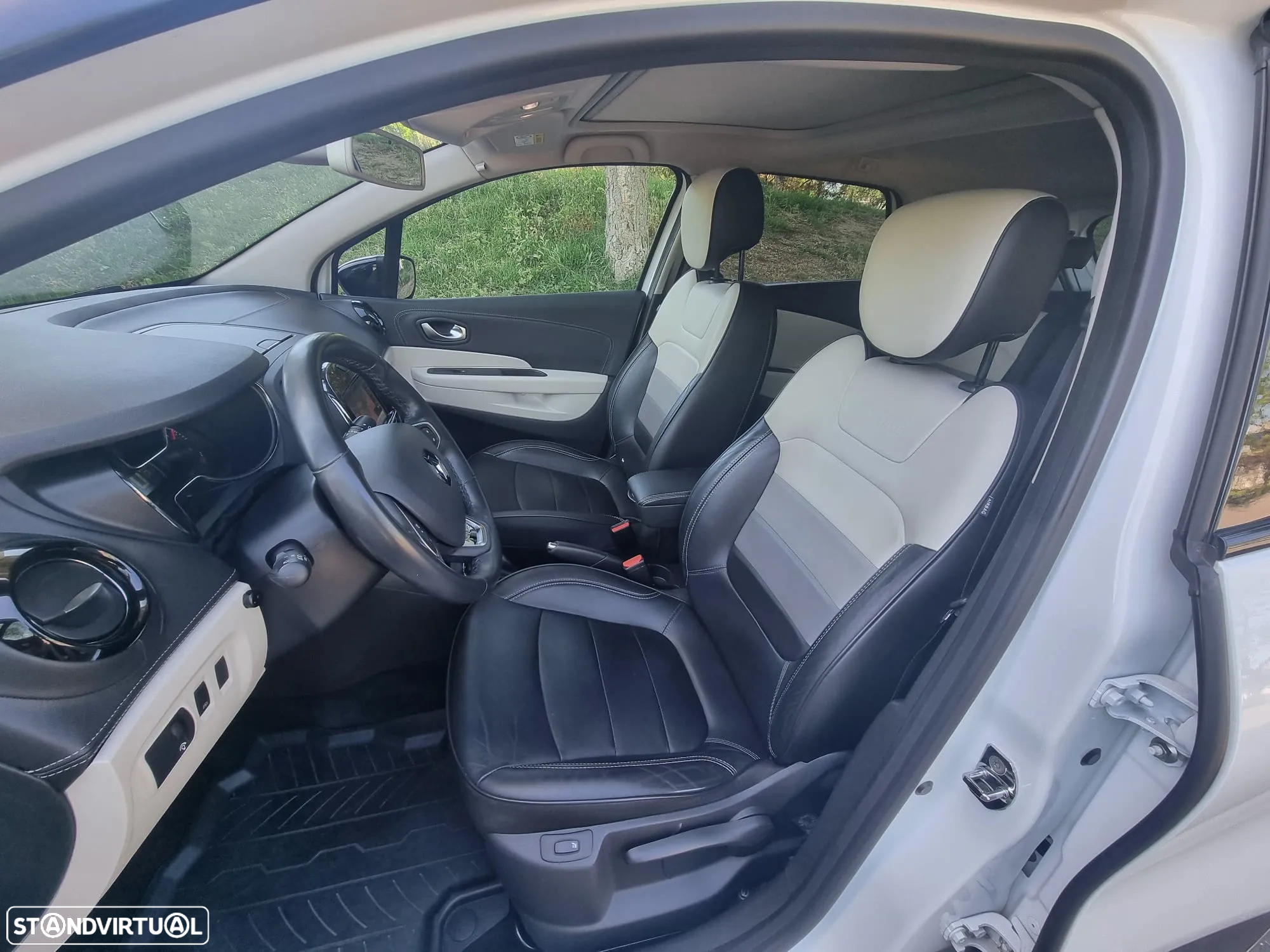 Renault Captur 1.5 dCi Initiale Paris EDC - 11