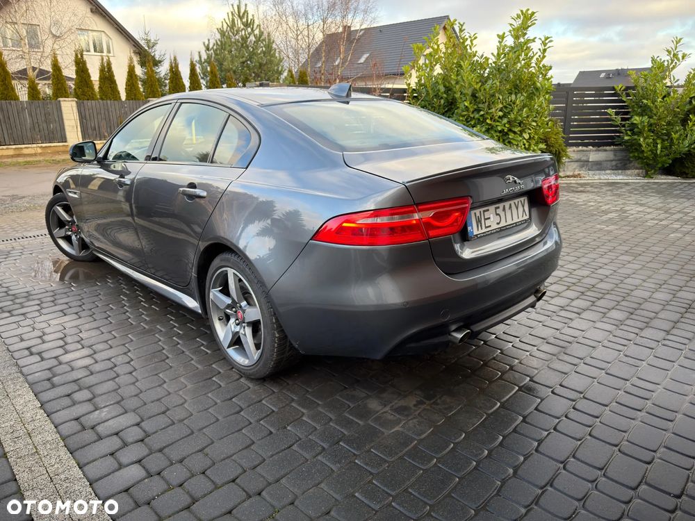 Jaguar XE 2.0 T R-Sport - 22
