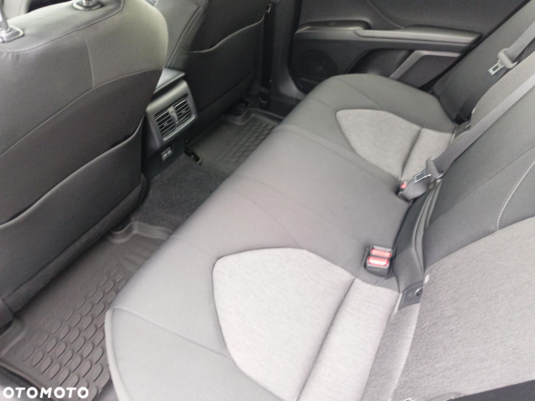 Toyota Camry - 10