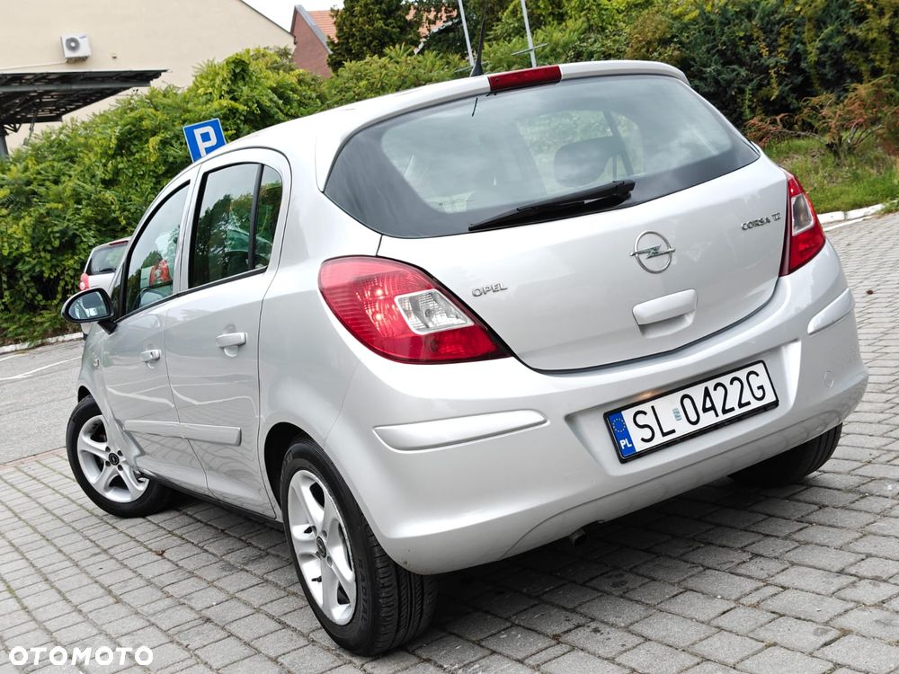 Opel Corsa 1.2 16V Cosmo - 20
