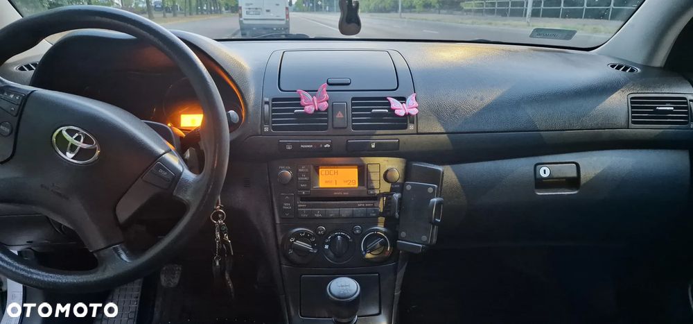 Toyota Avensis - 12