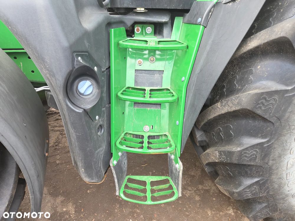 John Deere 6215R - 19