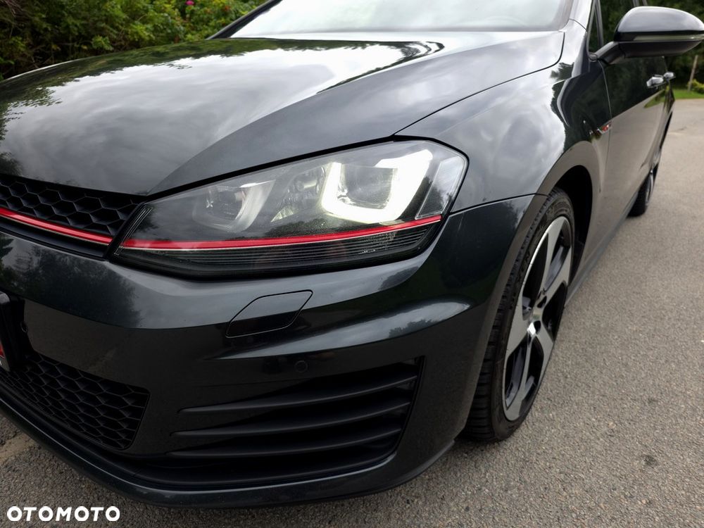 Volkswagen Golf - 27