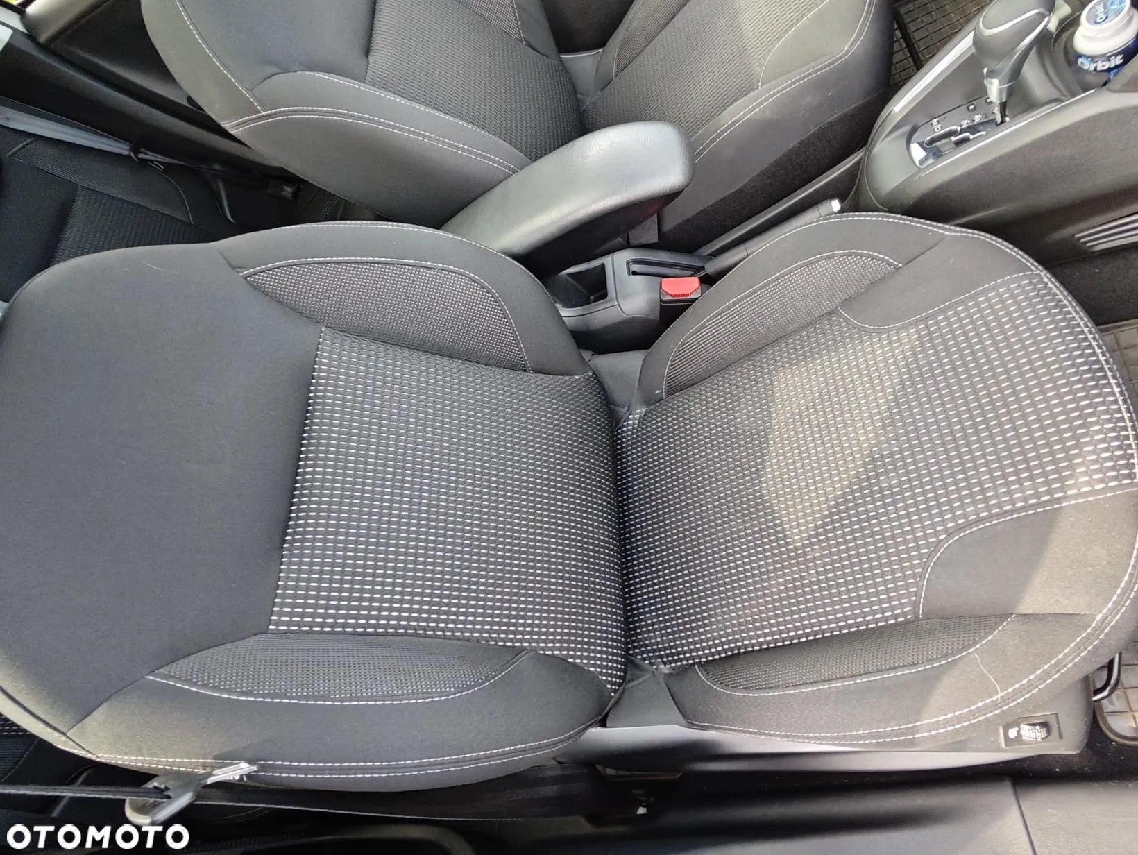 Peugeot 208 - 12