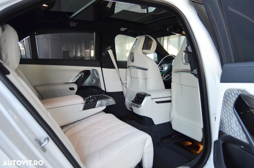 BMW Seria 7 740d xDrive MHEV - 11