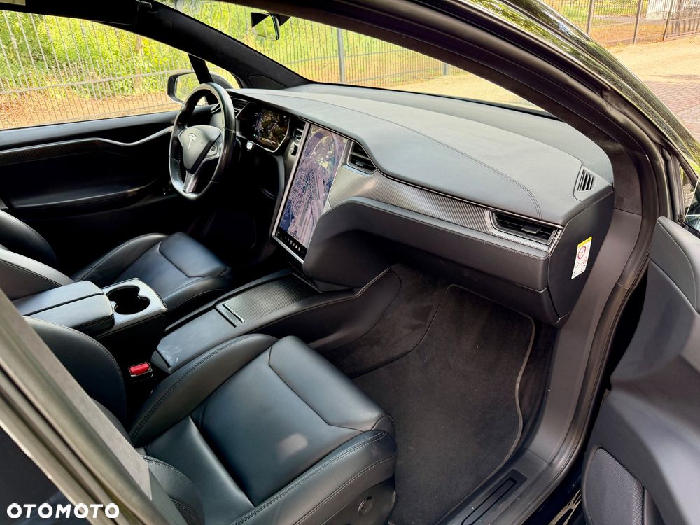 Tesla Model X - 22