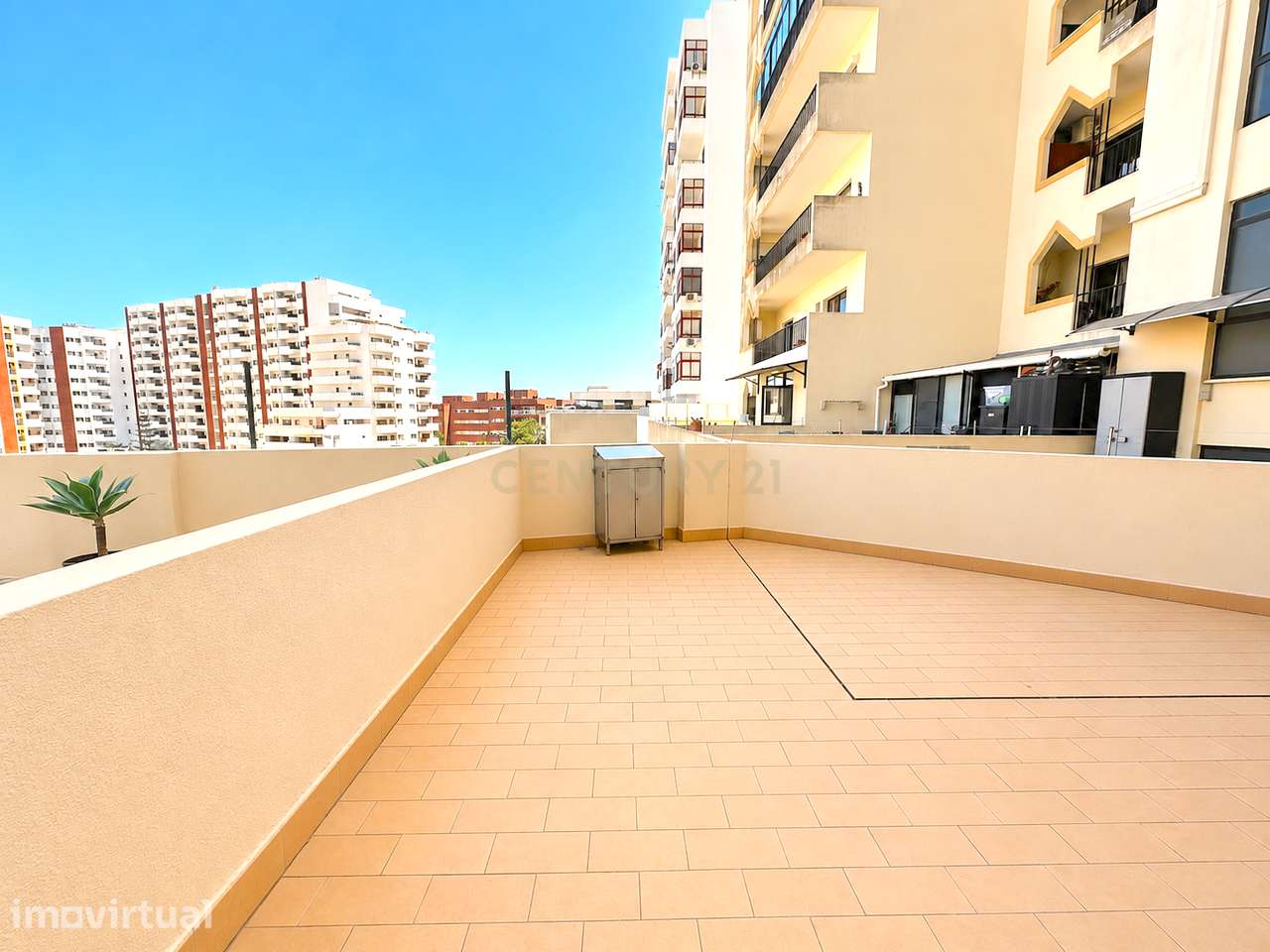 T1 com terraço privado a 350 metros do areal da praia da Rocha - Grande imagem: 3/17