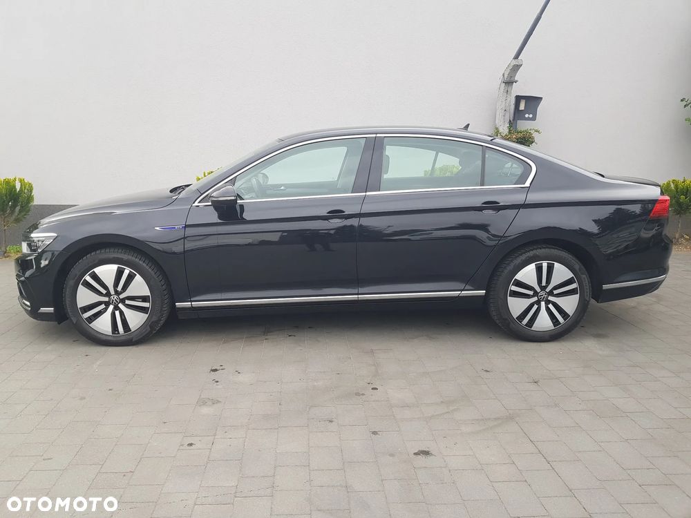Volkswagen Passat - 4