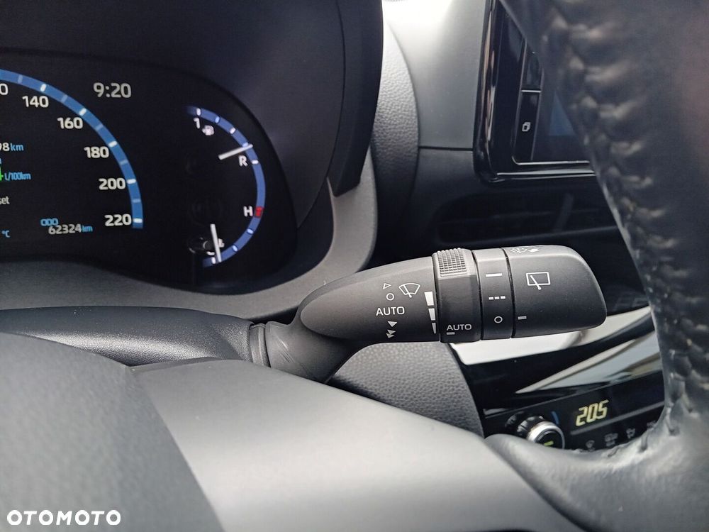Toyota Yaris Cross Hybrid 1.5 Comfort 4x4 - 21