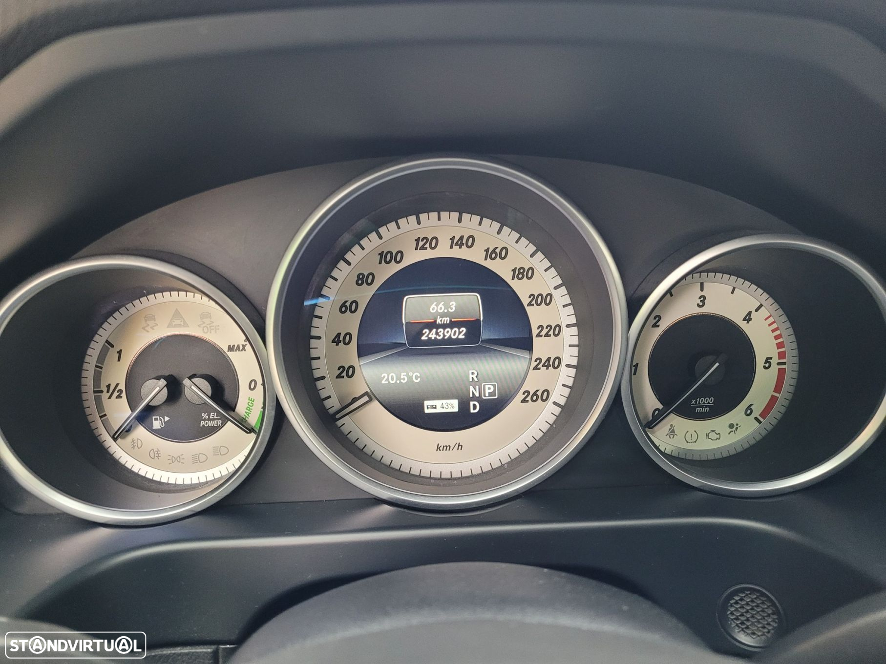 Mercedes-Benz E 300 Bluetec Hybrid Avantgarde - 27