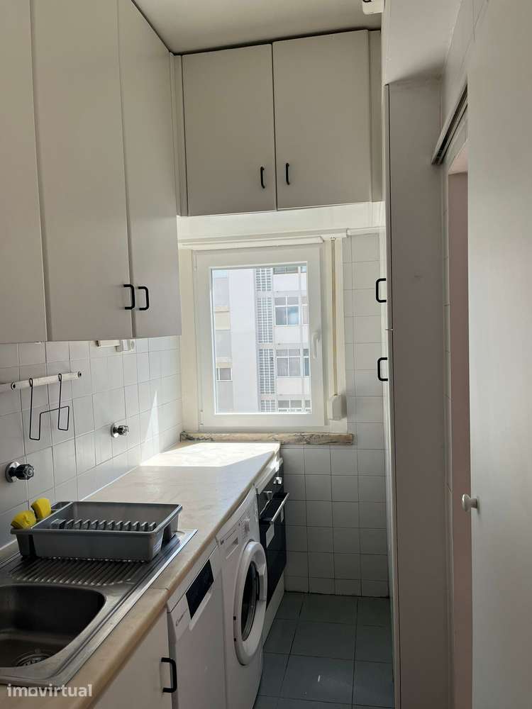 T1 Totalmente Remodelado e Mobilado em Paço de Arcos – Vista Mar - Grande imagem: 5/10