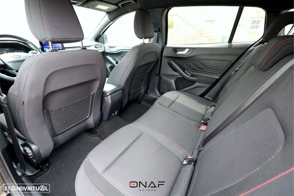 Ford Focus 1.5 EcoBoost S&S ST-LINE - 28