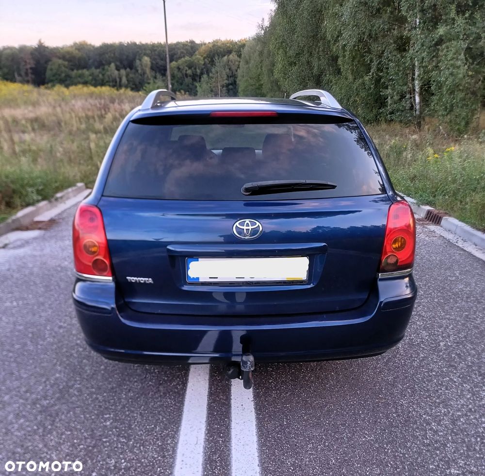 Toyota Avensis 2.0 D-4D Travel - 10