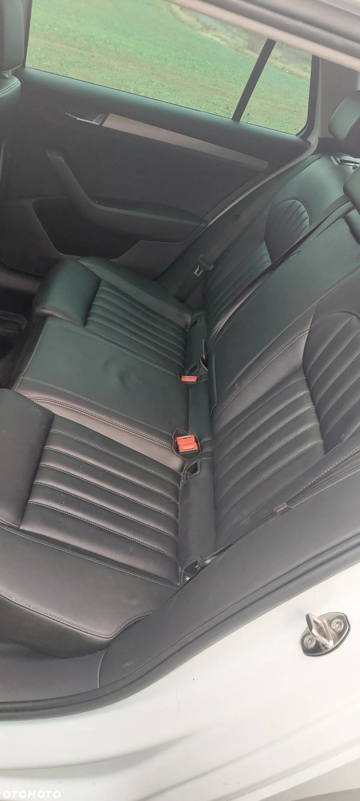 Skoda Superb Combi 2.0 TDI DSG Ambition - 14