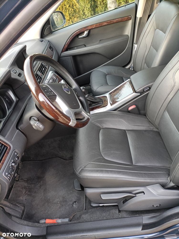 Volvo V70 D2 Black Edition - 10