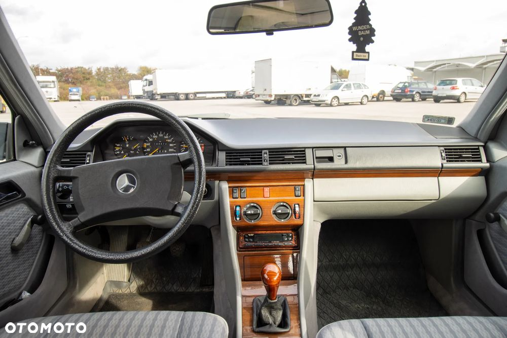 Mercedes-Benz W124 (1984-1993) - 19