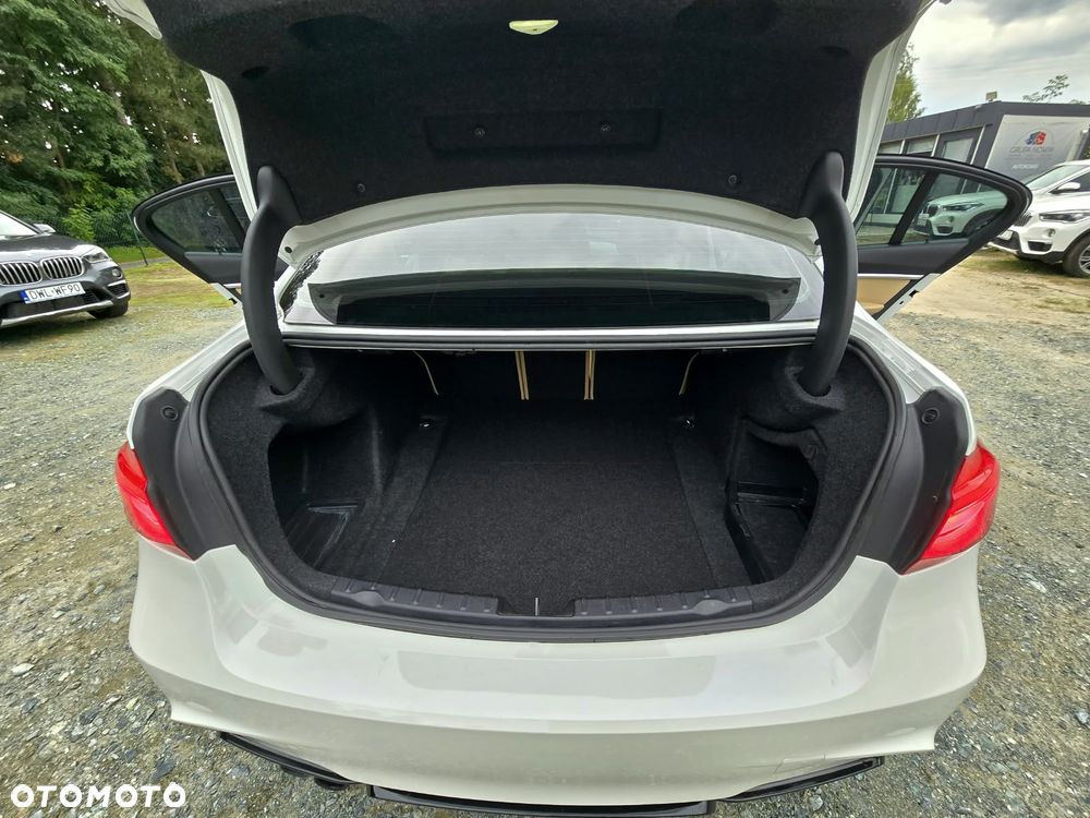 BMW Seria 3 330i - 15