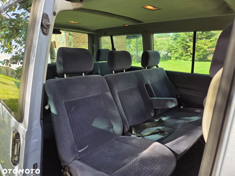Volkswagen Caravelle - 25