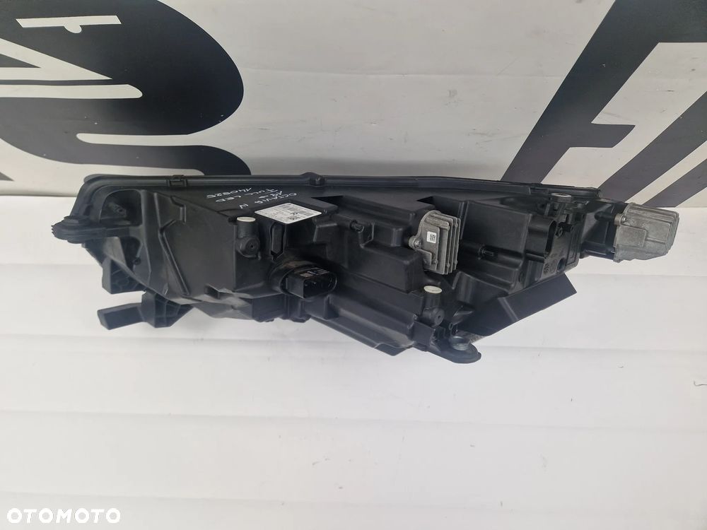 Reflektor przód przedni prawy lampa FULL LED Skoda Octavia IV - 7