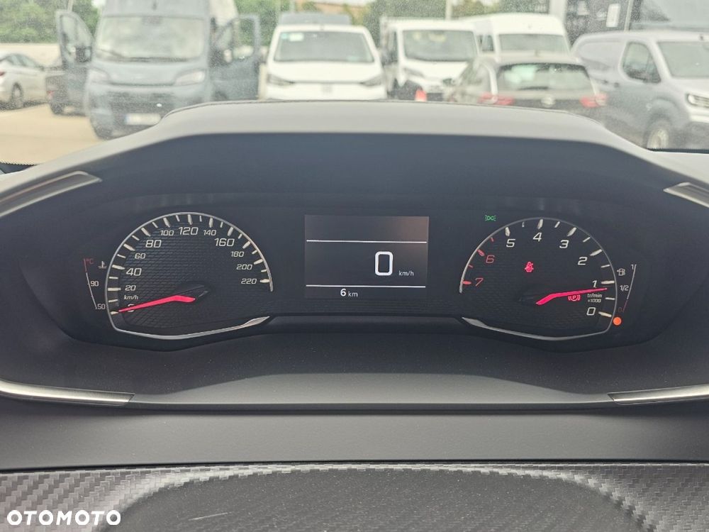 Peugeot 208 - 11