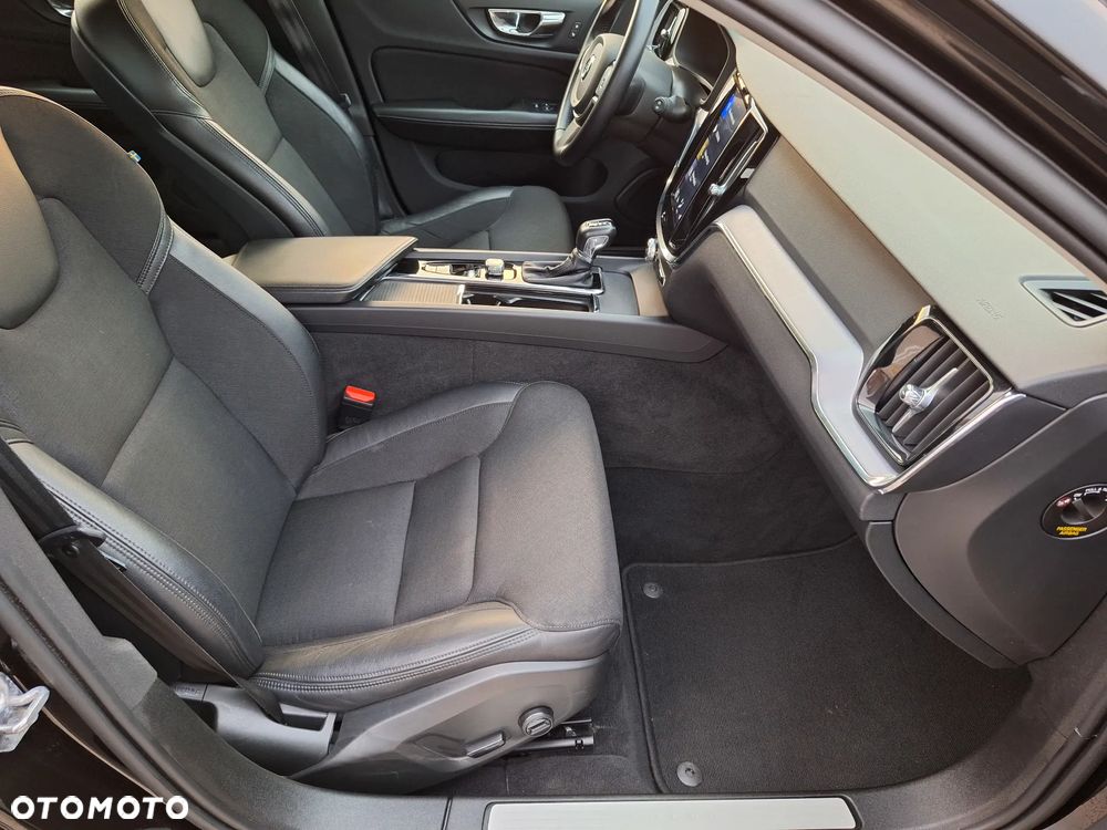 Volvo V60 D4 Momentum Pro - 28