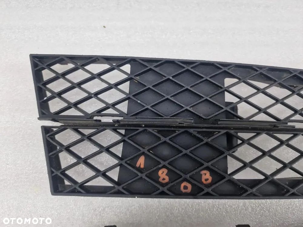 BMW E60 / E61 LIFT 07- LEWA / PRAWA KRATKA BOCZNA ZDERZAKA PRZEDNIEGO PRZÓD , NR 51117178109 / 51117178110 , NR AUKCJI C/180 - 4