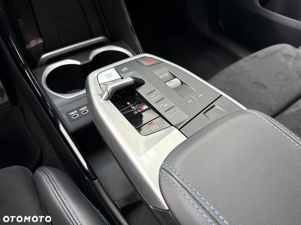 BMW iX1 - 13