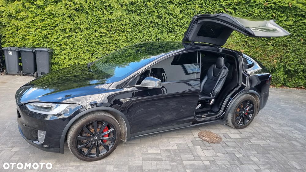 Tesla Model X - 10