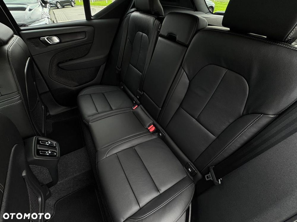 Volvo XC 40 B3 Plus Dark - 11