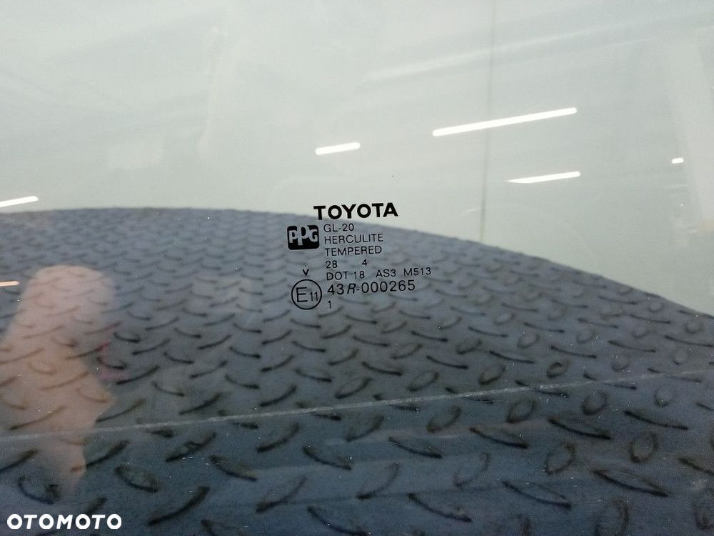 TOYOTA SIENNA II XL20 SZYBA DRZWI PRZESUWNYCH LEWA 04R - 2