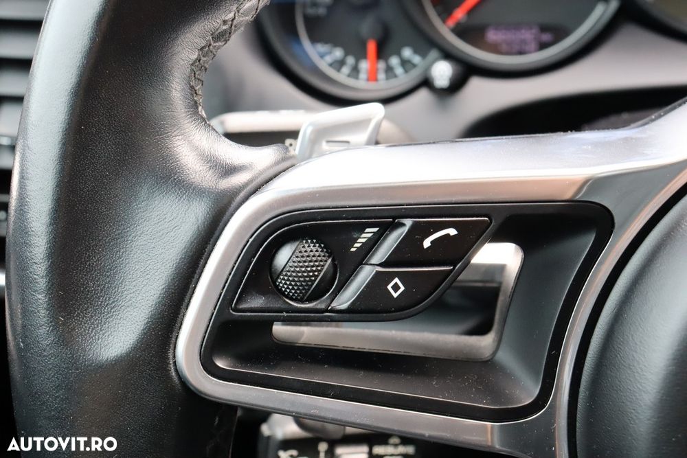 Porsche Cayenne 4.2 L S - 23