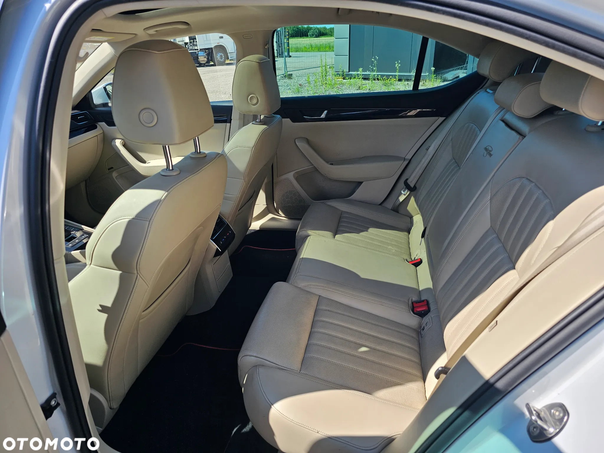 Skoda Superb 2.0 TDI L&K DSG - 22