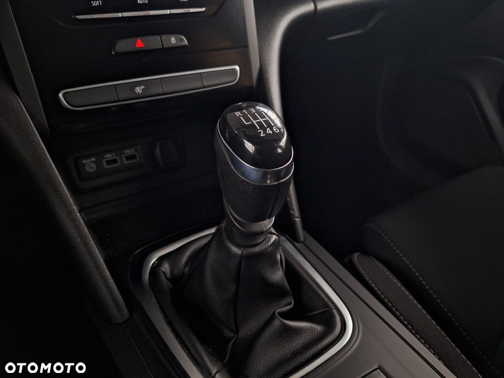 Renault Megane 1.5 Blue dCi Zen - 33