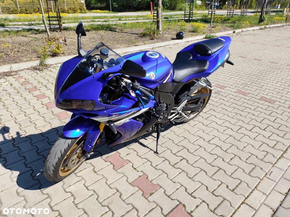 Yamaha R1 - 8