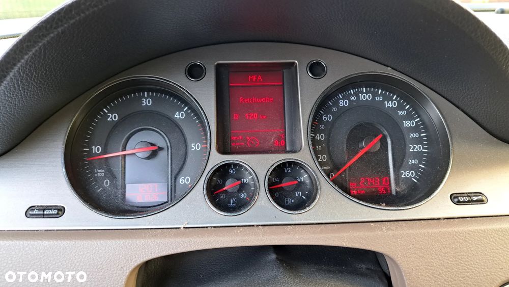 Volkswagen Passat 2.0 TDI DPF Highline - 39