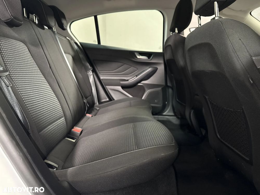 Ford Focus - 13