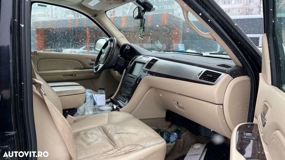 Cadillac Escalade - 5