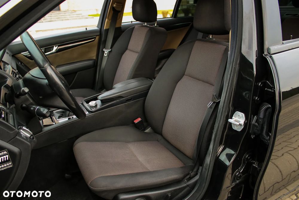 Mercedes-Benz Klasa C 220 CDI Elegance - 35